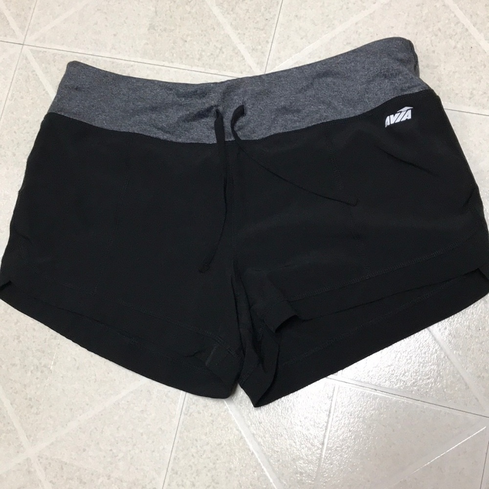 Avis black shorts w/ grey waist band Sz Large